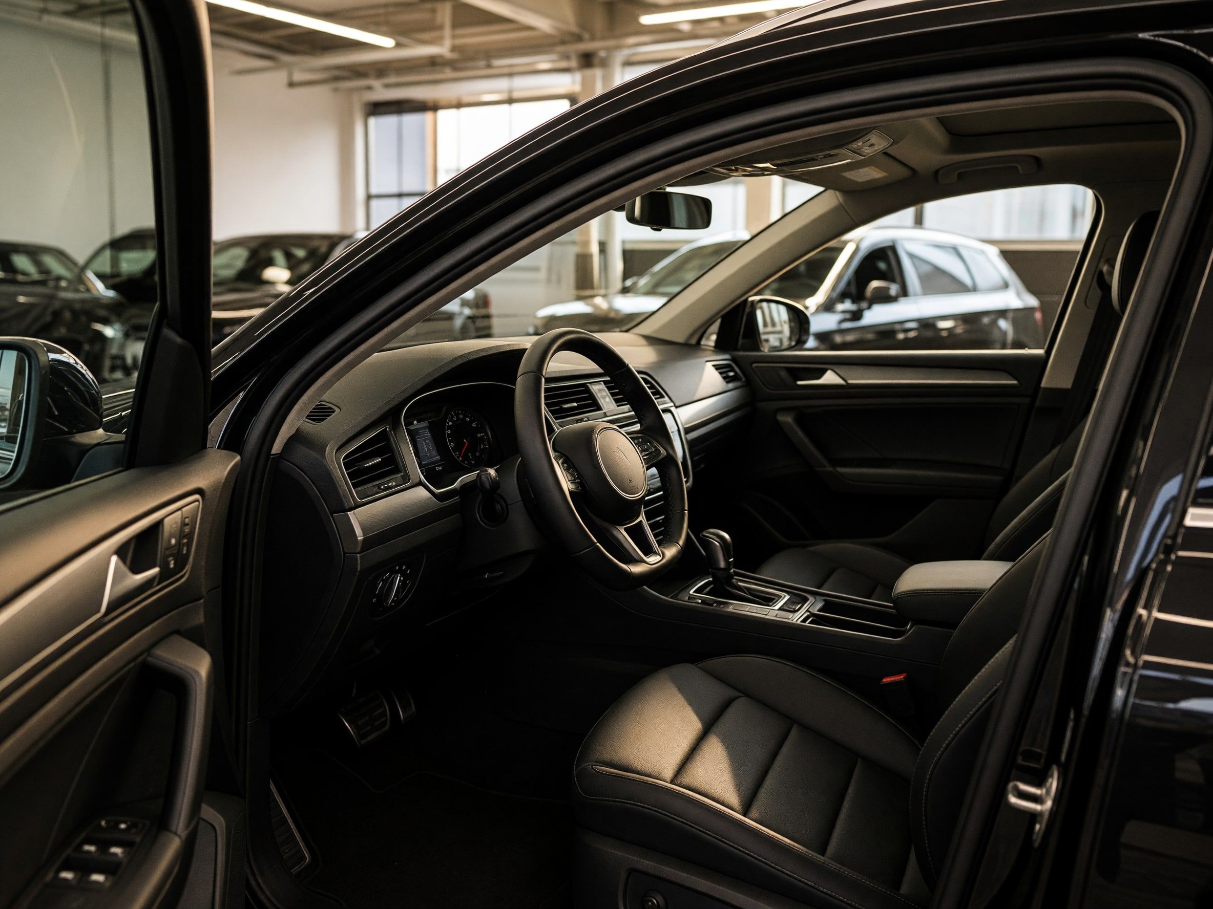 Innenraum eines Fahrzeugs im Showroom